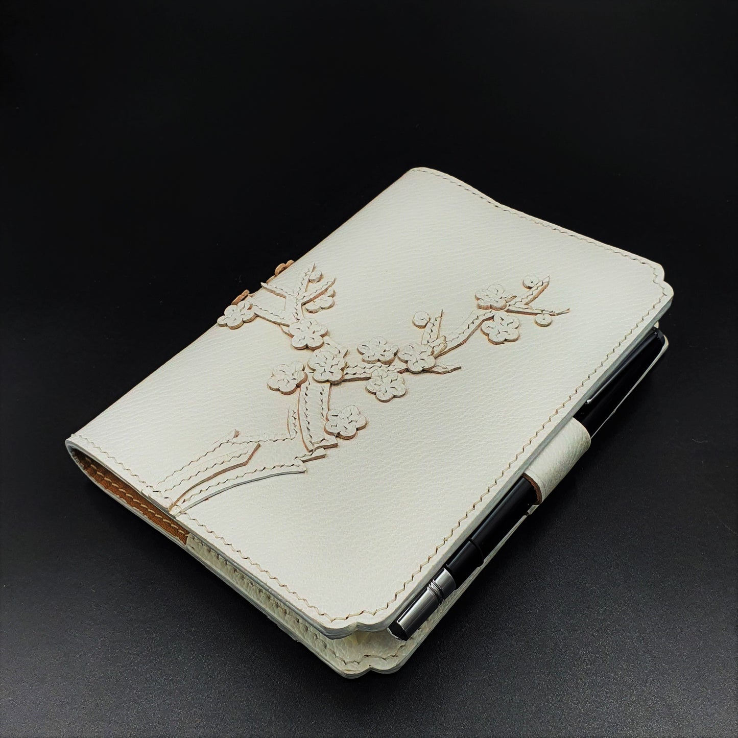 Studio Arkademie MING DH PLUM BLOSSOM A6 Portrait Notebook Sleeve, White