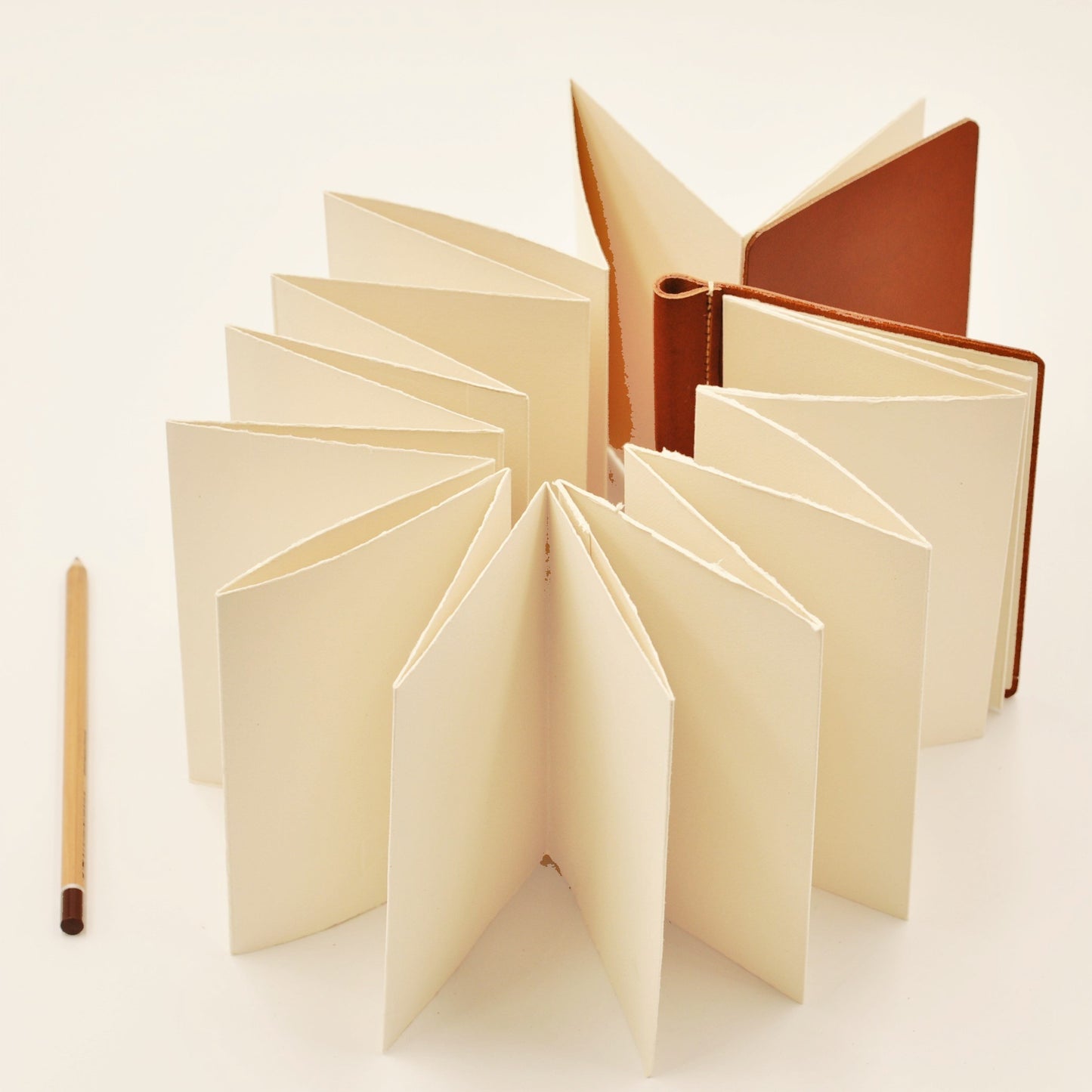 ACADEMY A6-P Leather Archival Accordion Sketch Album