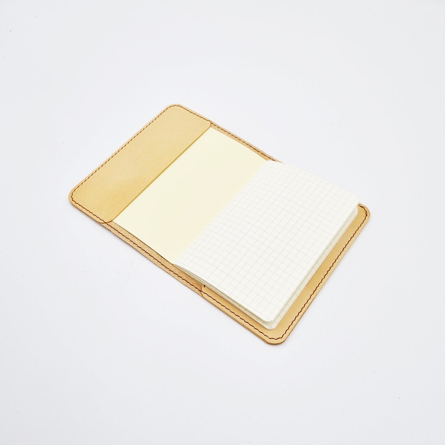 RAFFLES 1819 Leather Passport Cover ( SG Bicentennial Collection )