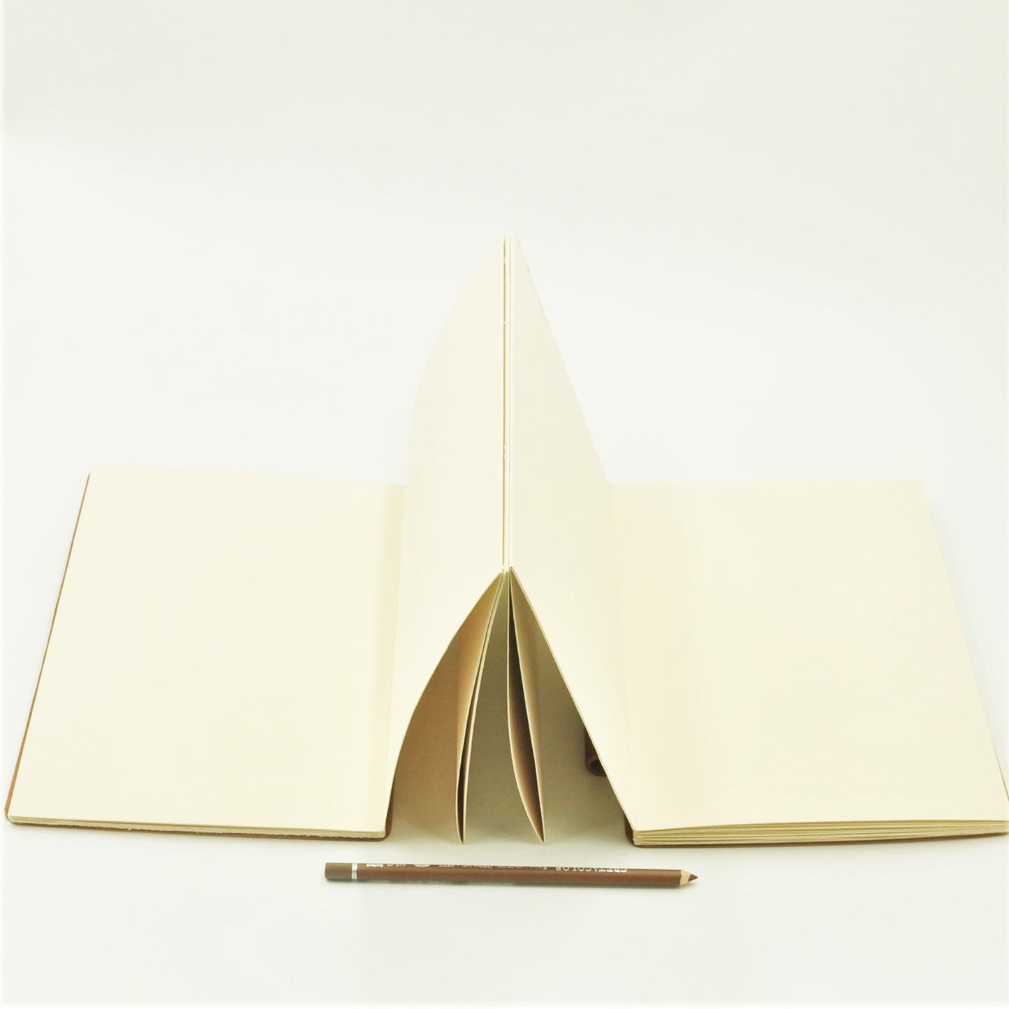ACADEMY B5-P Leather Archival Accordion Sketch Album
